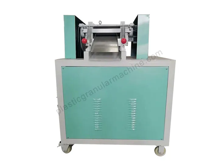 Pellet cutting machine