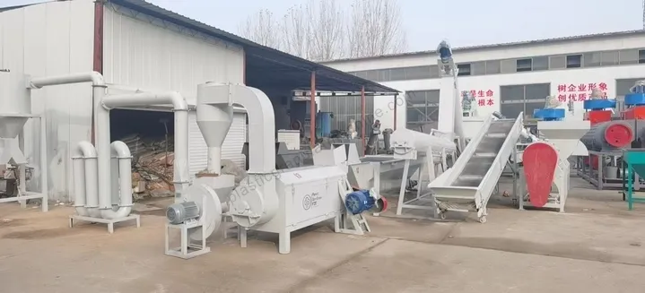 Pet flakes dryer in the factory