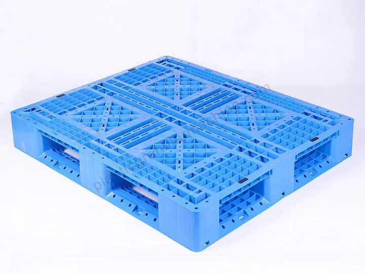 plastic pallet