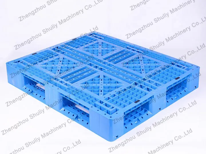 Plastic pallet